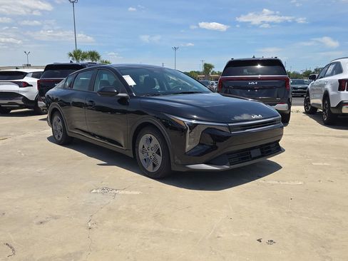 New 2026 Kia K4 FWD image 2