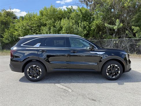 New 2026 Kia Sorento S w/ S Panoramic Sunroof Package image 3
