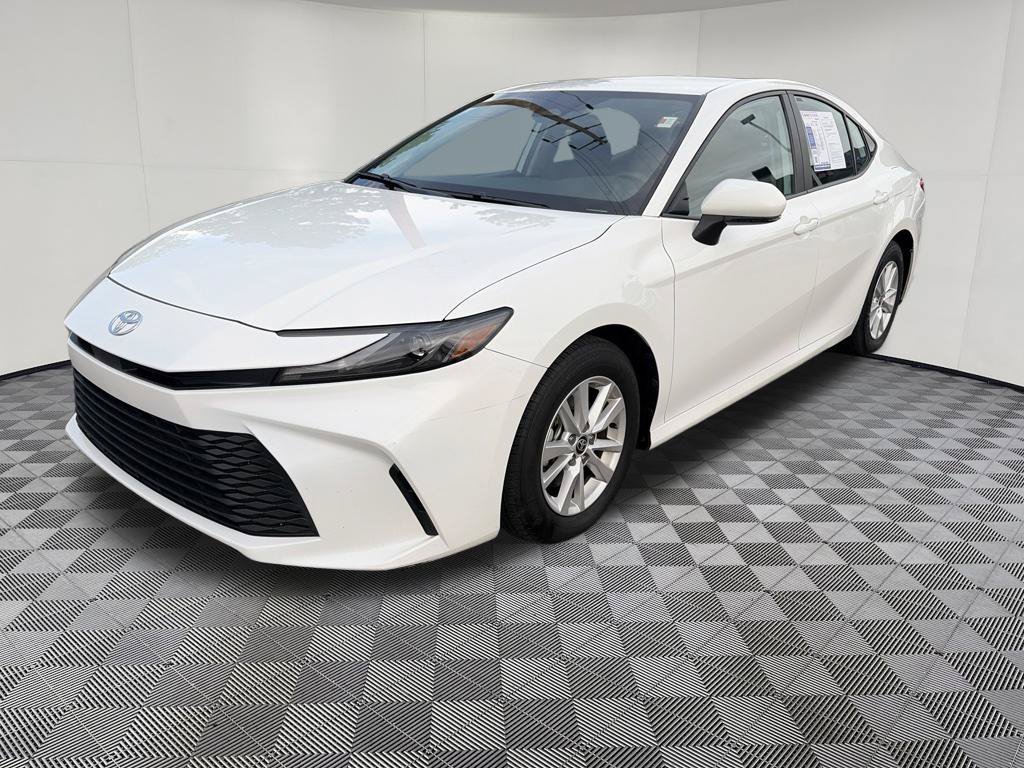 Used 2025 Toyota Camry LE FWD image 4