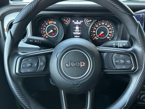 Used 2025 Jeep Wrangler Sport AWD/4WD image 19