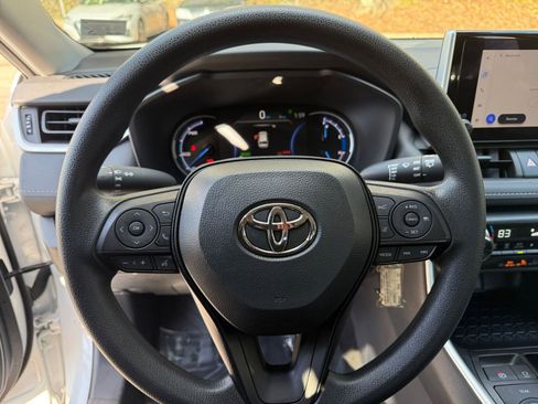 Used 2025 Toyota RAV4 LE image 28