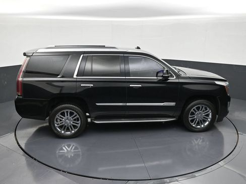 Used 2019 Cadillac Escalade 2WD image 16