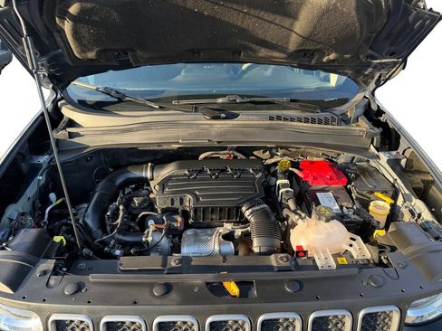 Used 2023 Jeep Renegade Latitude AWD/4WD image 16