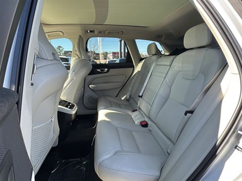 Used 2021 Volvo XC60 T5 Inscription w/ Advanced Package image 12