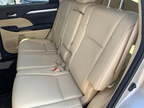 Used 2015 Toyota Highlander XLE AWD/4WD image 16