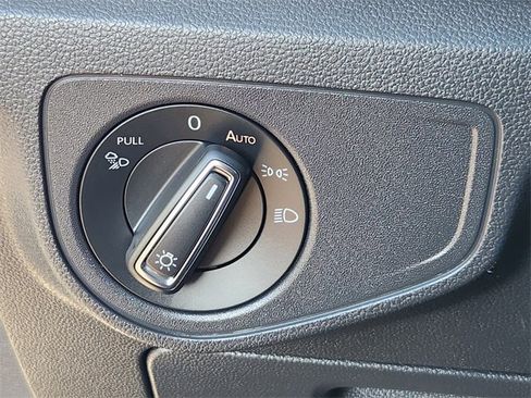 Used 2021 Volkswagen Atlas SE image 19