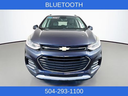 Used 2019 Chevrolet Trax LT w/ LT Convenience Package FWD image 3