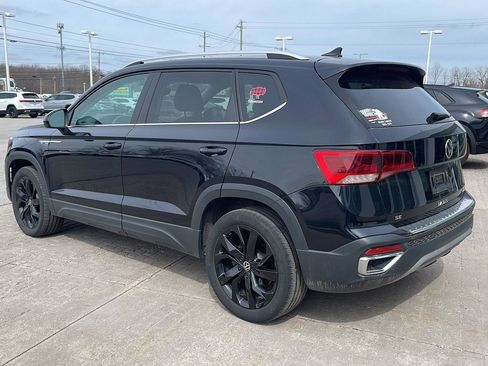 Used 2023 Volkswagen Taos SE w/ Panoramic Sunroof Package image 5