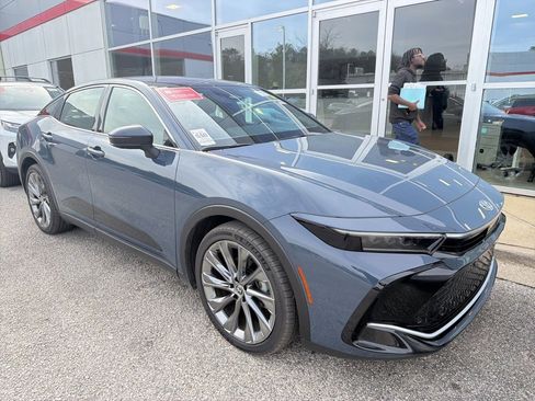 Used 2025 Toyota Crown Limited w/ Advanced Technology Package image 4