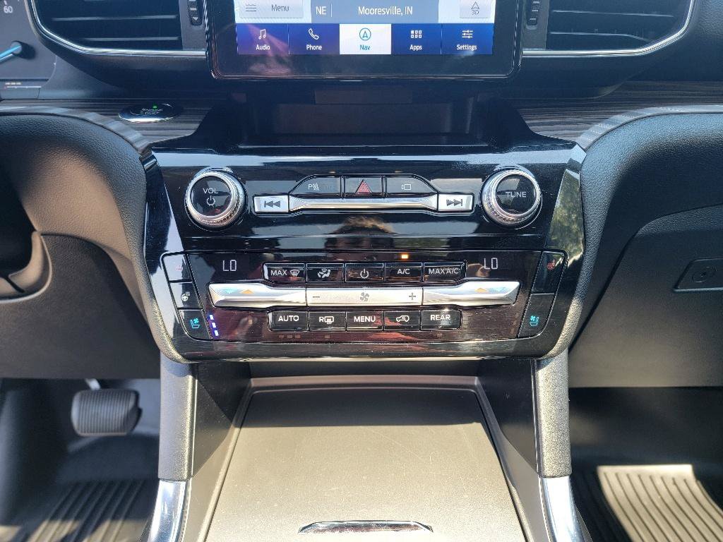 Used 2021 Ford Explorer Limited w/ Equipment Group 301A AWD/4WD image 21