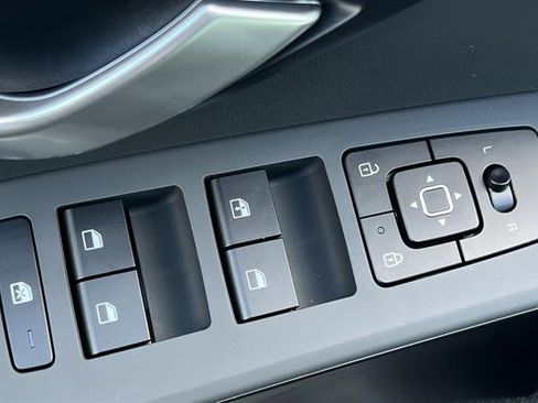 New 2026 Kia Niro LX FWD image 12