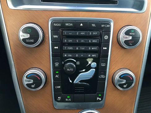 Used 2016 Volvo XC60 T5 Premier w/ Proximity Package image 24