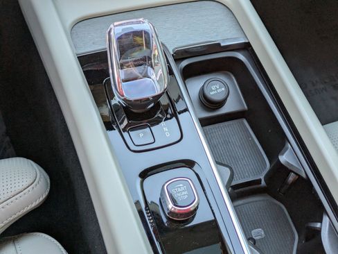 Used 2025 Volvo XC60 B5 Ultra w/ Protection Package Premier image 24