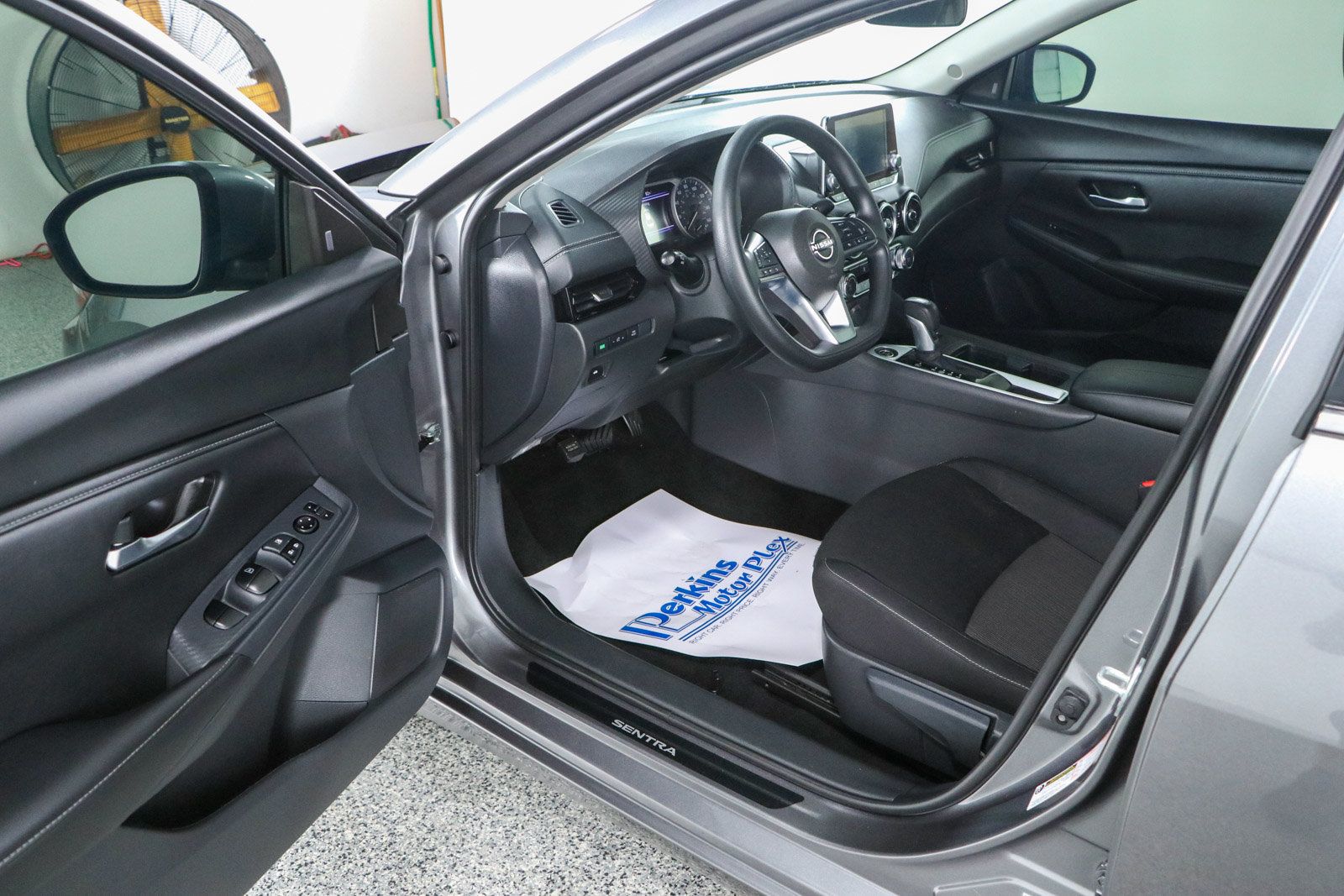 Used 2025 Nissan Sentra SV FWD image 3