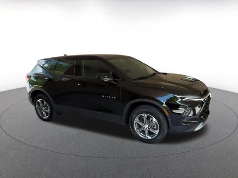 Used 2026 Chevrolet Blazer LT FWD image 2