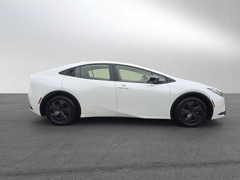 Certified 2023 Toyota Prius LE image 2