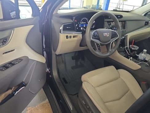 Used 2017 Cadillac XT5 Luxury w/ Driver Awareness Package AWD/4WD image 5