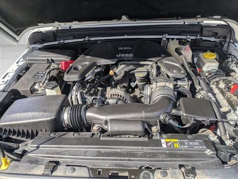 Used 2019 Jeep Wrangler Unlimited Sahara image 21