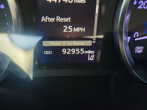 Used 2018 Toyota Highlander LE image 26