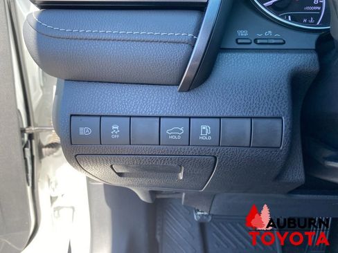 Used 2020 Toyota Camry SE FWD image 32