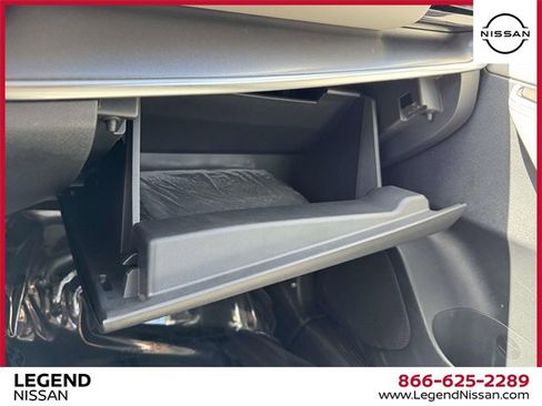 Used 2022 Nissan Rogue SV w/ SV Premium Package image 32