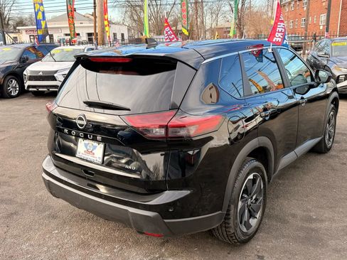 Used 2025 Nissan Rogue SV image 7