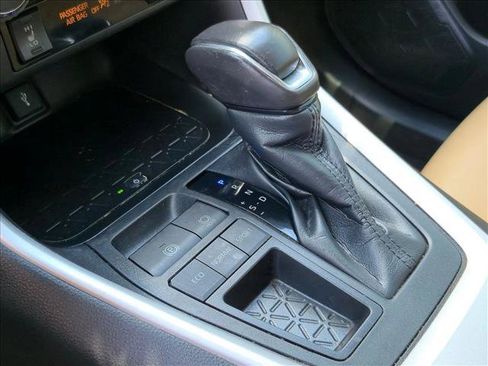 Used 2020 Toyota RAV4 XLE Premium FWD image 13