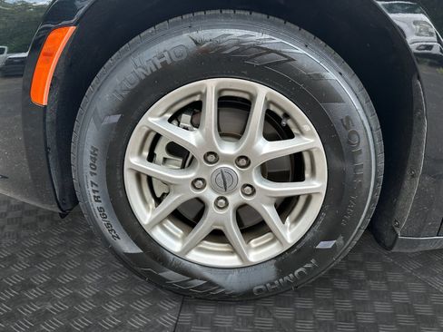 Used 2024 Chrysler Pacifica Touring-L FWD image 14
