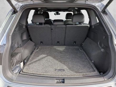 Used 2024 Volkswagen Tiguan SE R-Line image 6