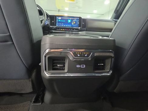 Used 2024 Chevrolet Silverado 1500 High Country w/ Technology Package AWD/4WD image 27