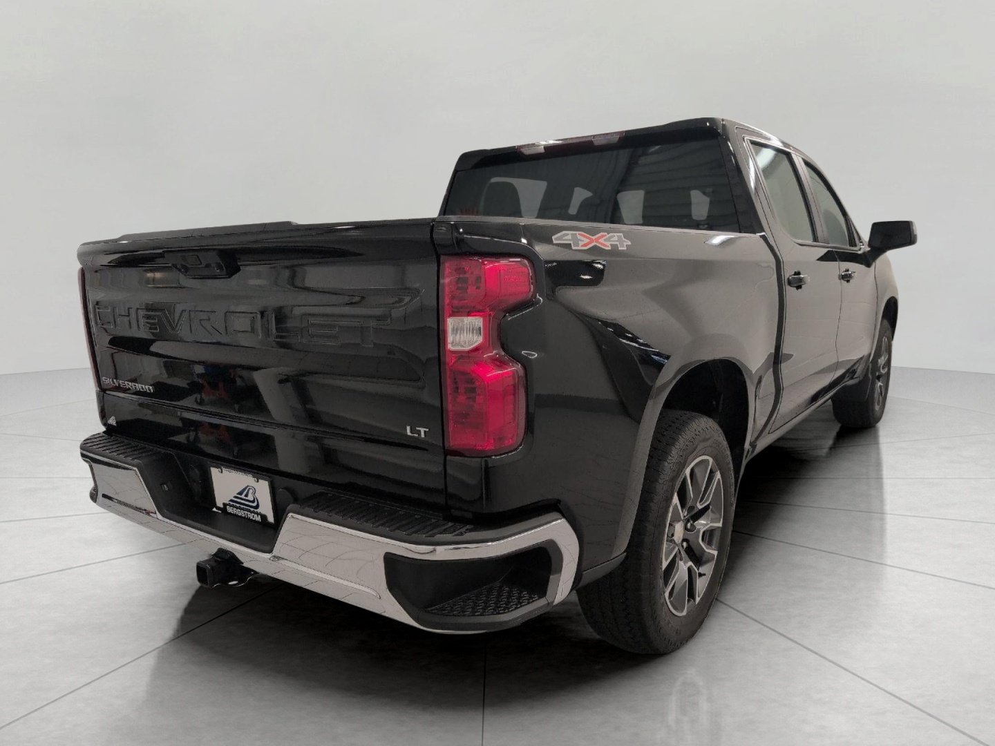 Used 2024 Chevrolet Silverado 1500 LT AWD/4WD image 19