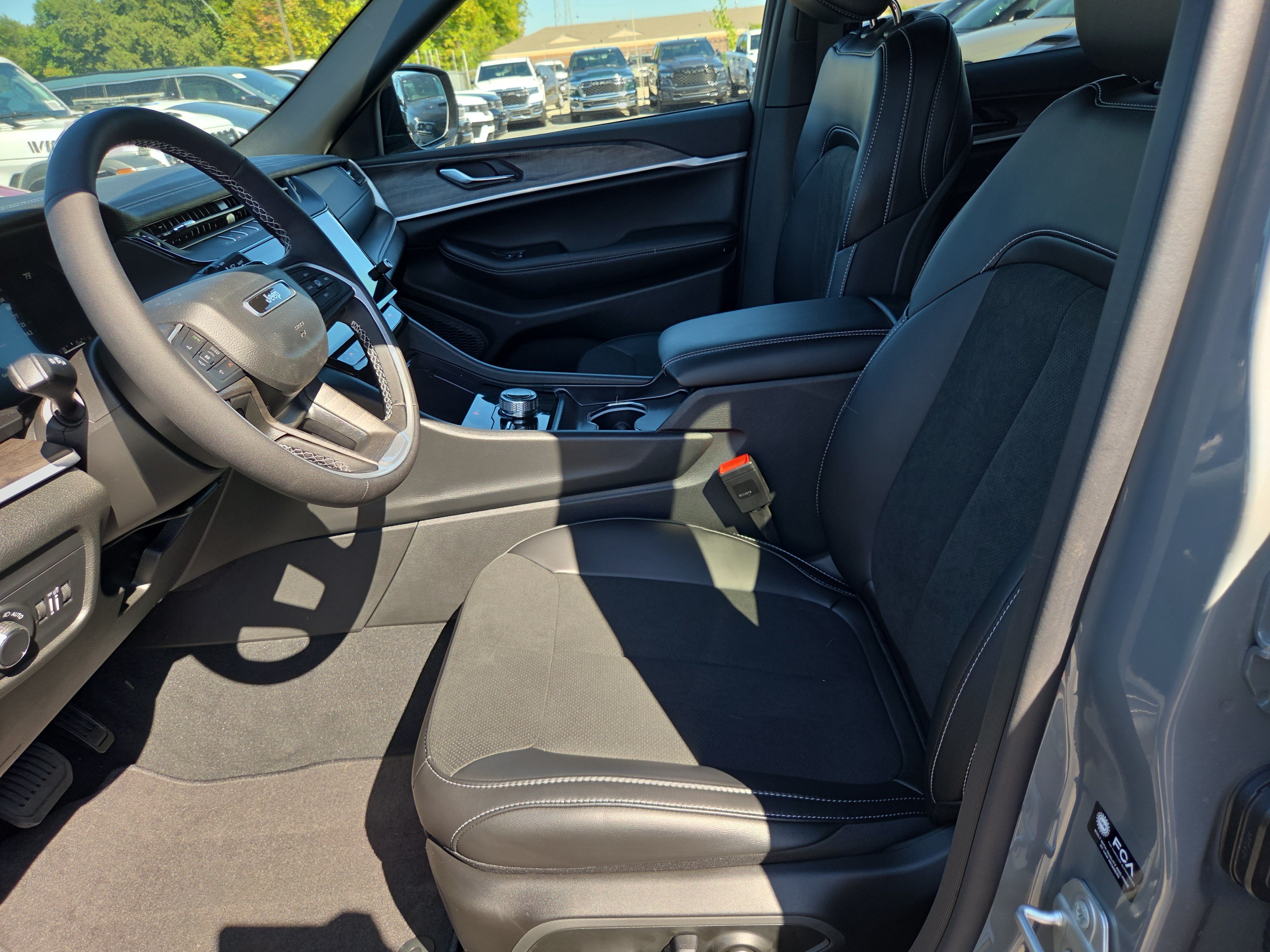 New 2027 Jeep Grand Cherokee 4WD image 4