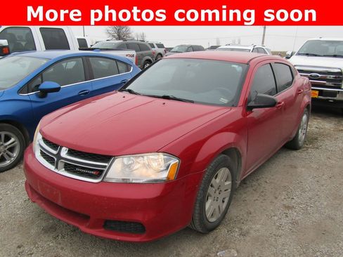Used 2013 Dodge Avenger SE image 1