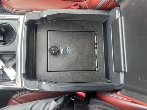 Used 2022 Ford F250 Platinum w/ FX4 Off-Road Package AWD/4WD image 37