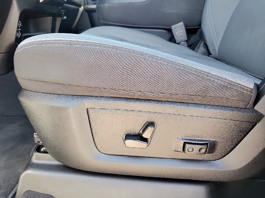Used 2024 RAM 2500 Big Horn AWD/4WD image 12