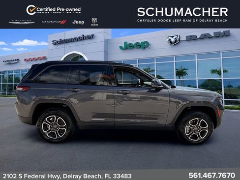 Used 2022 Jeep Grand Cherokee Trailhawk AWD/4WD image 8
