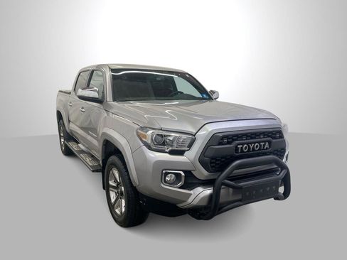Used 2017 Toyota Tacoma Limited w/ Tow Package image 1