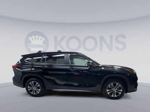 Used 2023 Toyota Highlander XLE FWD image 12