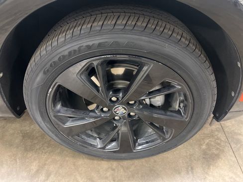 Certified 2024 Buick Envision Sport Touring image 18