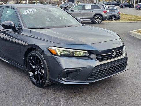 Used 2024 Honda Civic Sport image 2