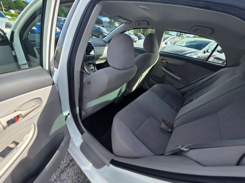 Used 2013 Toyota Corolla LE FWD image 13