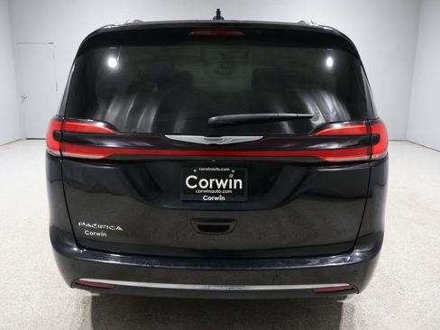 Used 2022 Chrysler Pacifica Touring-L image 3