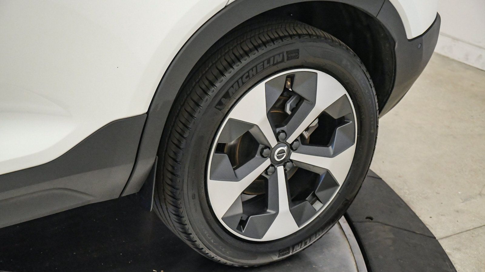 Certified 2026 Volvo XC40 B5 Plus AWD/4WD image 11