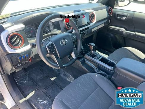 Used 2018 Toyota Tacoma TRD Sport w/ Technology Package RWD image 21