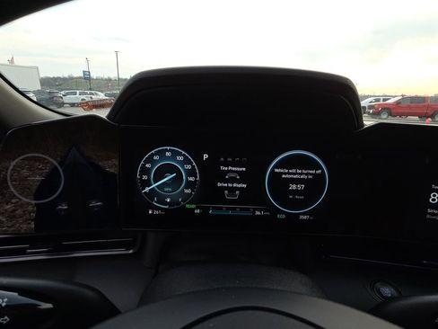 Used 2025 Hyundai Elantra SEL w/ Cargo Package image 9