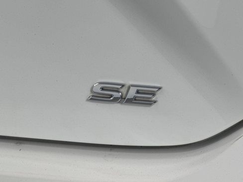 Used 2025 Toyota Camry SE image 21
