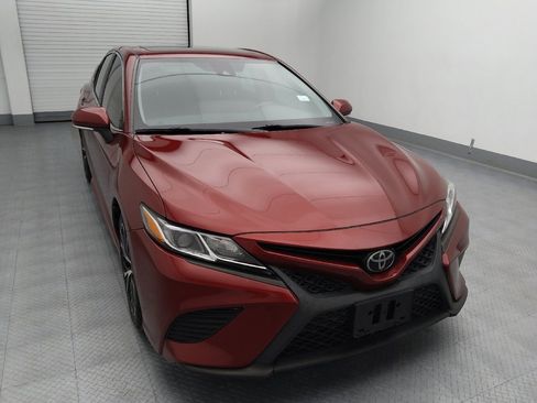 Used 2018 Toyota Camry SE w/ Moonroof Package image 14