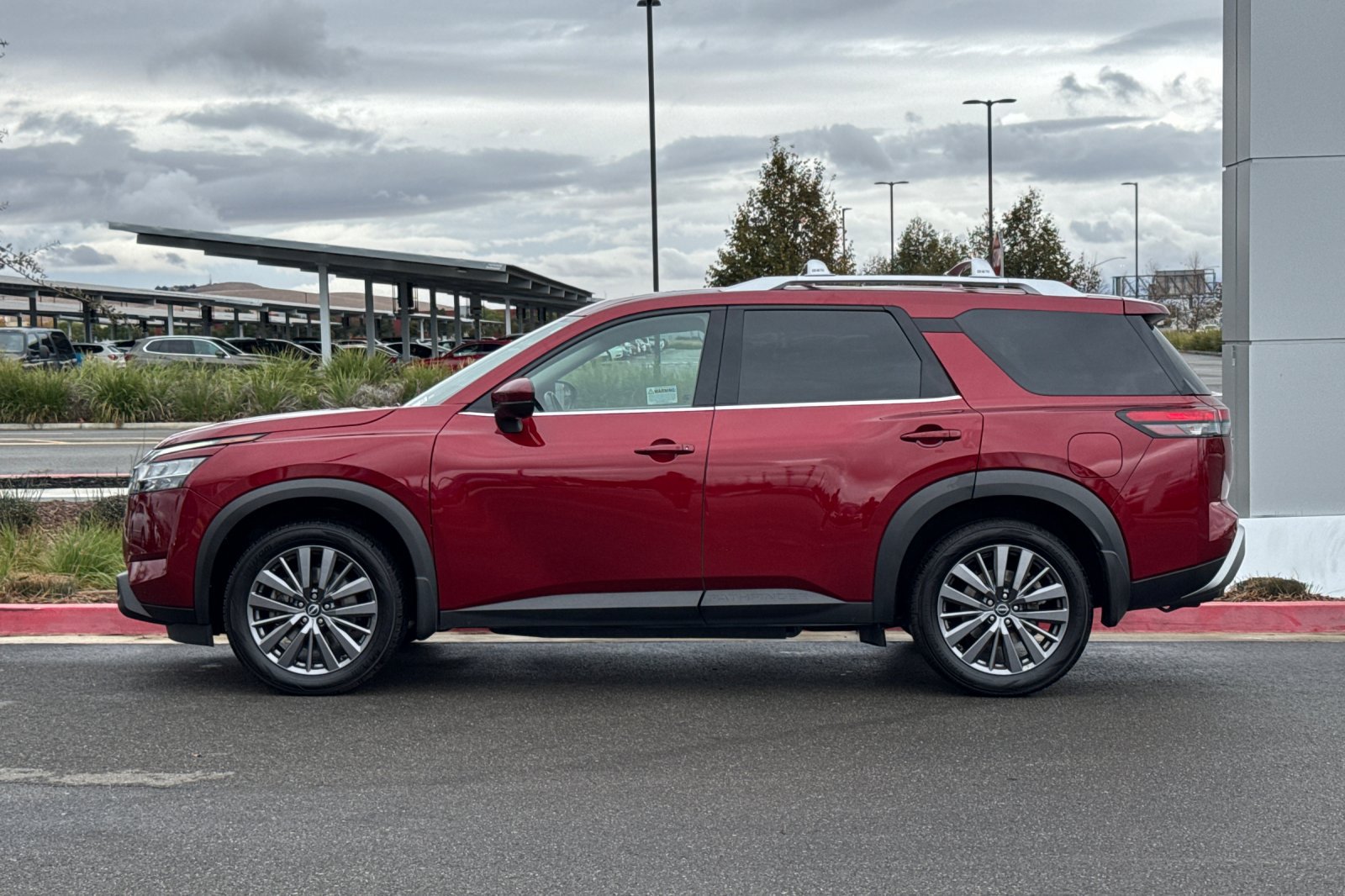 Certified 2023 Nissan Pathfinder SL w/ SL Premium Package FWD image 7