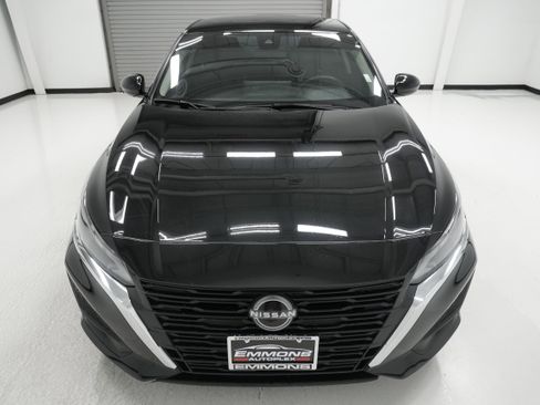 Used 2024 Nissan Altima 2.5 SV w/ SV Premium Package FWD image 2