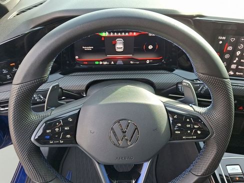 Used 2024 Volkswagen Golf R 2.0T image 21